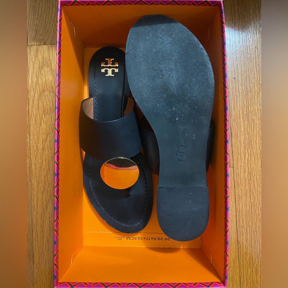 TORY BURCH MEDALLION SANDALS - Picture 7 of 8